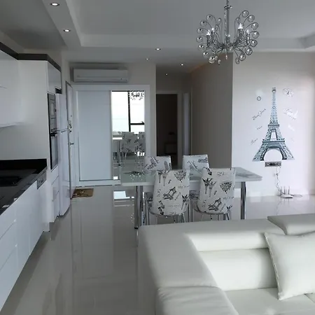 아파트 Luxury Apt In Konak Seaside Homes With A Sea Front View And A Private Beach
