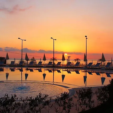 Luxury Apt In Konak Seaside Homes With A Sea Front View And A Private Beach 아파트 카기켁