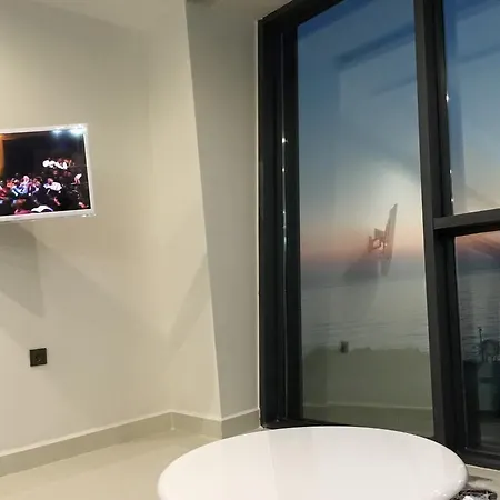 Luxury Apt In Konak Seaside Homes With A Sea Front View And A Private Beach 아파트 카기켁